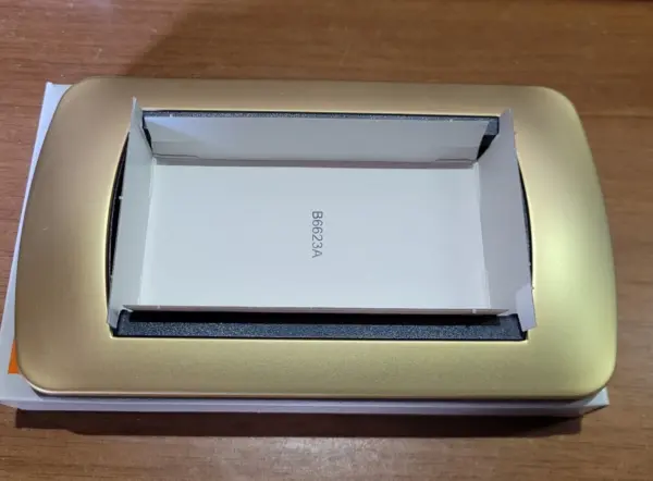 bticino-placca-livinglight-4-mod-oro-satinato