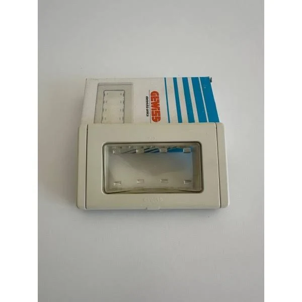 placca-4-posti-avorio-ip-65
