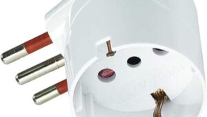 Adattatore schuko 90° 10a 2p+t bianco