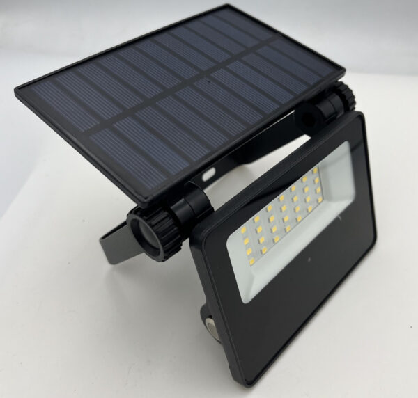 proiettore-led-5w-fotovoltaico-c-batteria