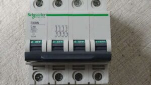 Interruttore Magnetotermico C60N-4P-10A
